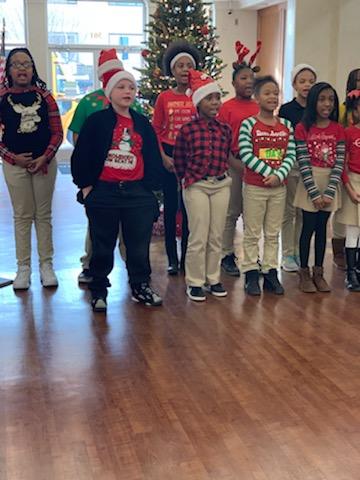  Students sing holiday songs